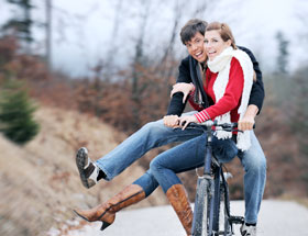 bicikliző pár